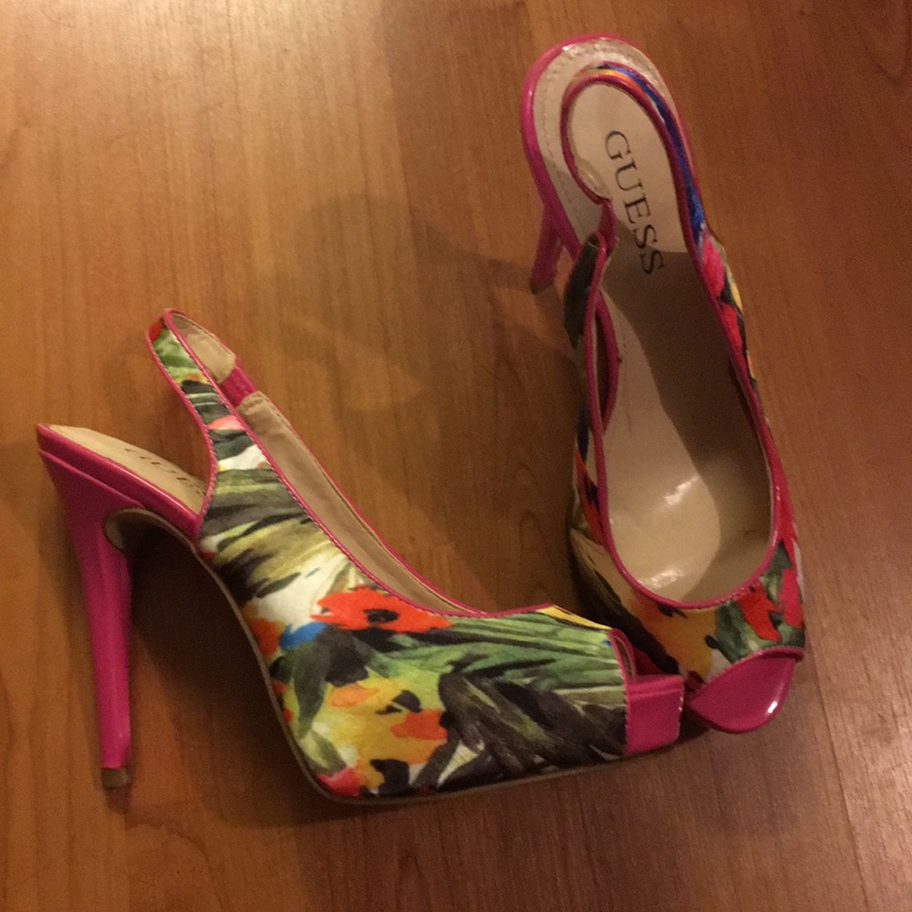 NWOT! Guess! Pink heels